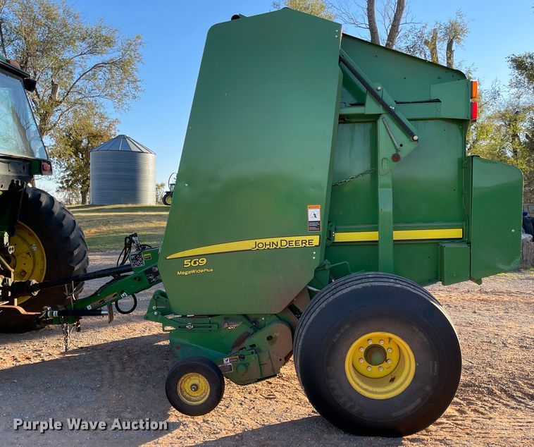 image for item DN0006 John Deere 569  round baler