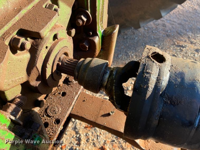 image for item DN0006 John Deere 569  round baler