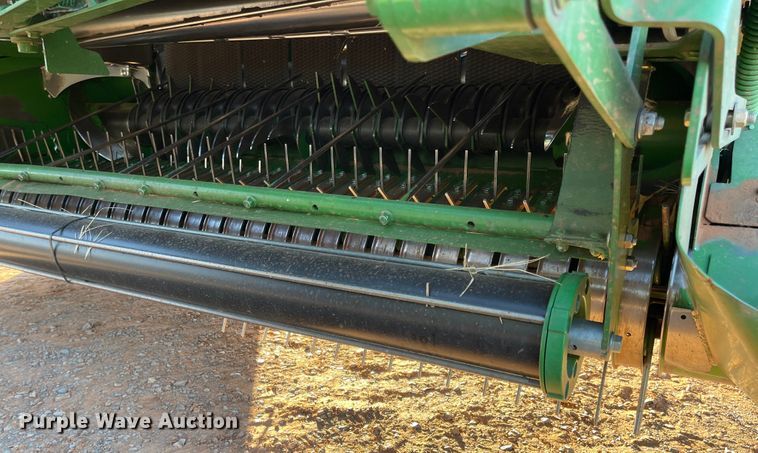 image for item DN0006 John Deere 569  round baler