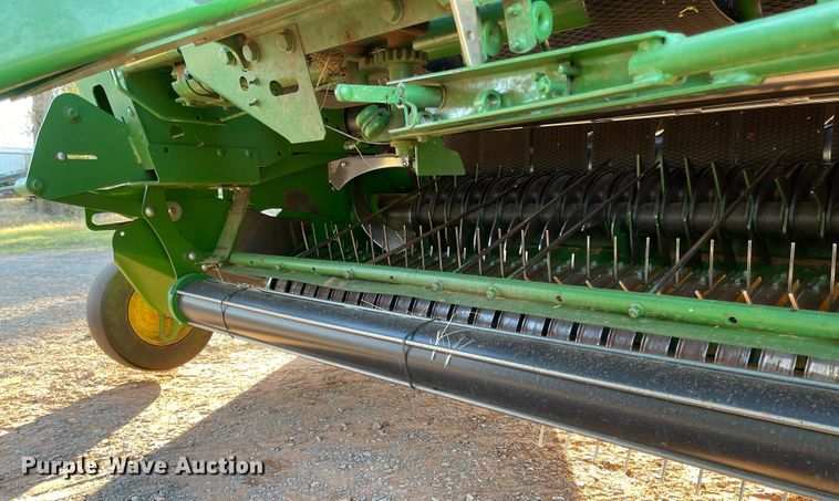 image for item DN0006 John Deere 569  round baler