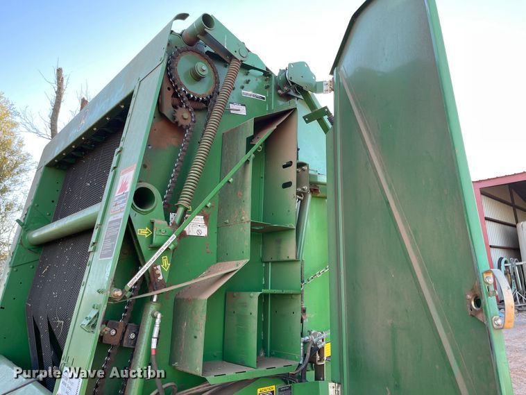 image for item DN0006 John Deere 569  round baler