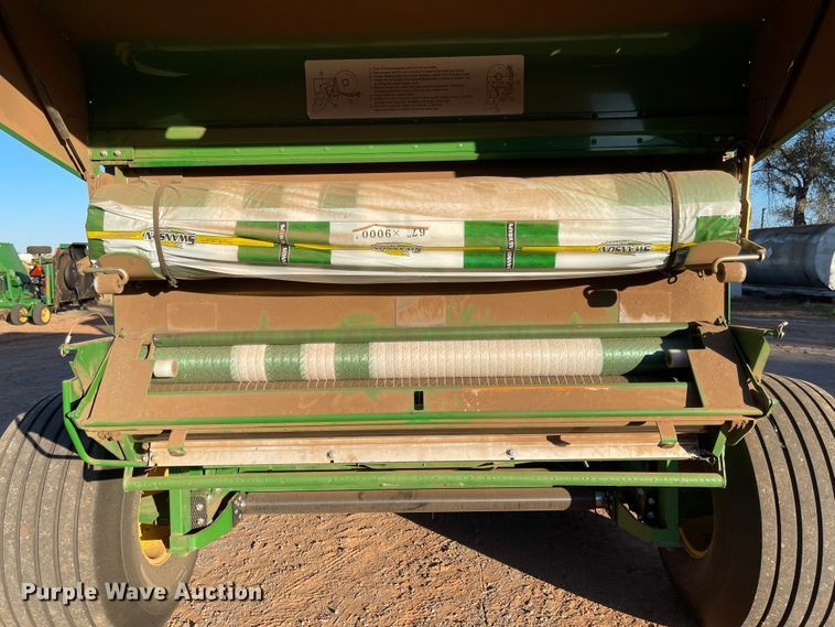image for item DN0006 John Deere 569  round baler