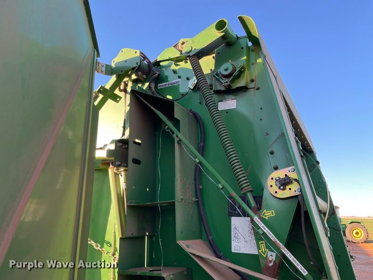 image for item DN0006 John Deere 569  round baler