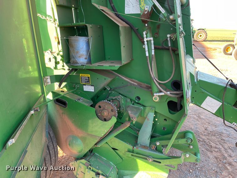 image for item DN0006 John Deere 569  round baler