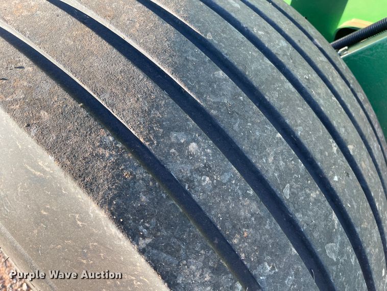 image for item DN0006 John Deere 569  round baler