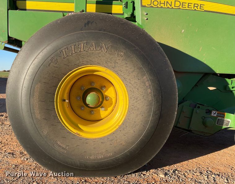 image for item DN0006 John Deere 569  round baler