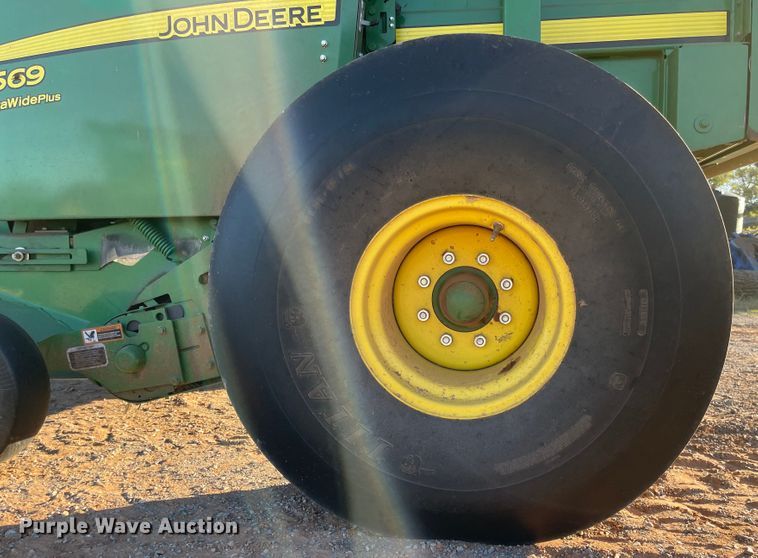 image for item DN0006 John Deere 569  round baler