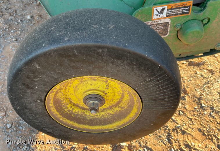 image for item DN0006 John Deere 569  round baler