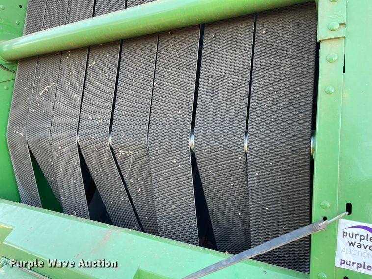 image for item DN0006 John Deere 569  round baler