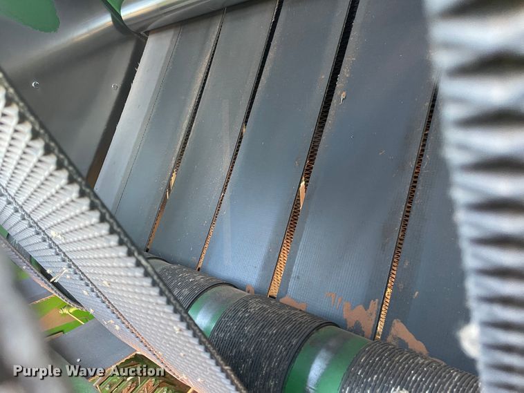 image for item DN0006 John Deere 569  round baler