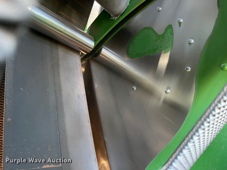 image for item DN0006 John Deere 569  round baler