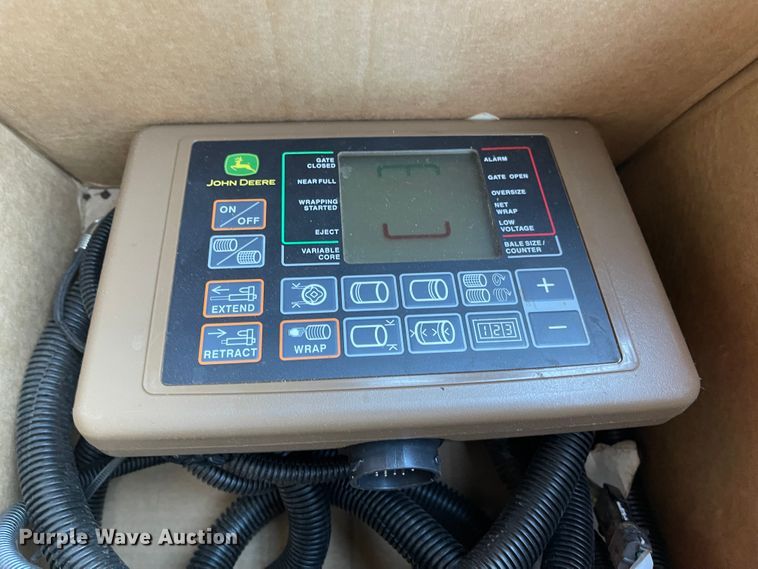 image for item DN0006 John Deere 569  round baler