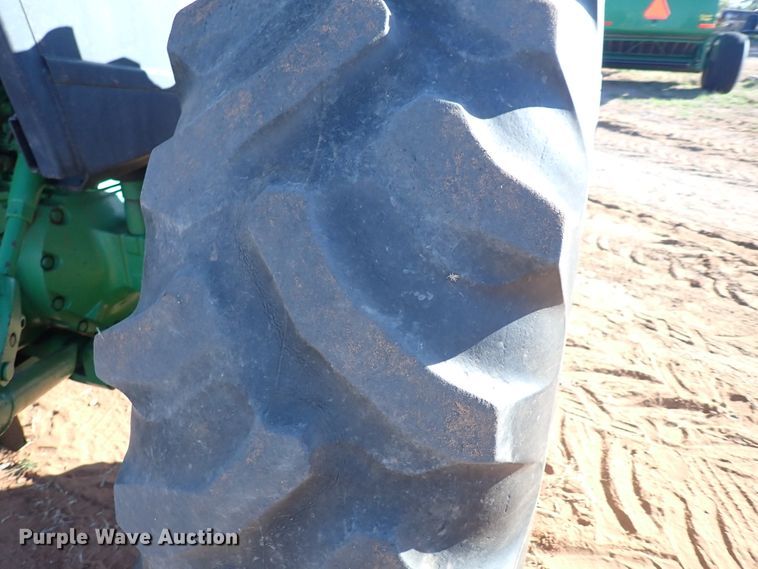 image for item DN0008 1983 John Deere 4250  tractor