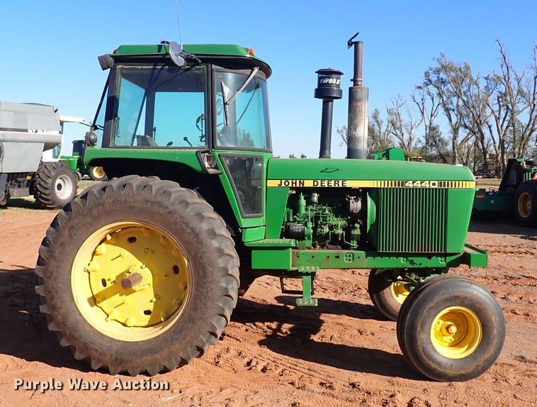 image for item DN0009 1981 John Deere 4440  tractor
