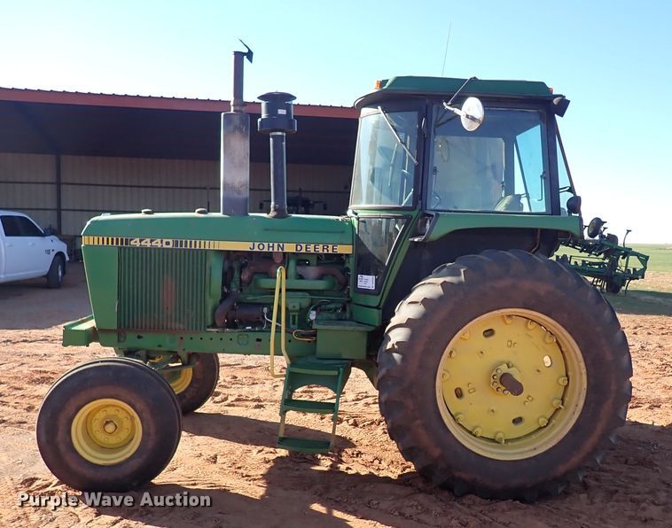 image for item DN0009 1981 John Deere 4440  tractor