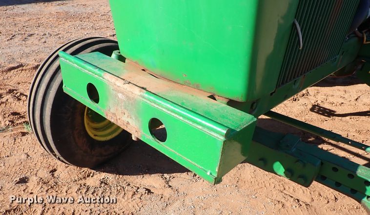 image for item DN0009 1981 John Deere 4440  tractor