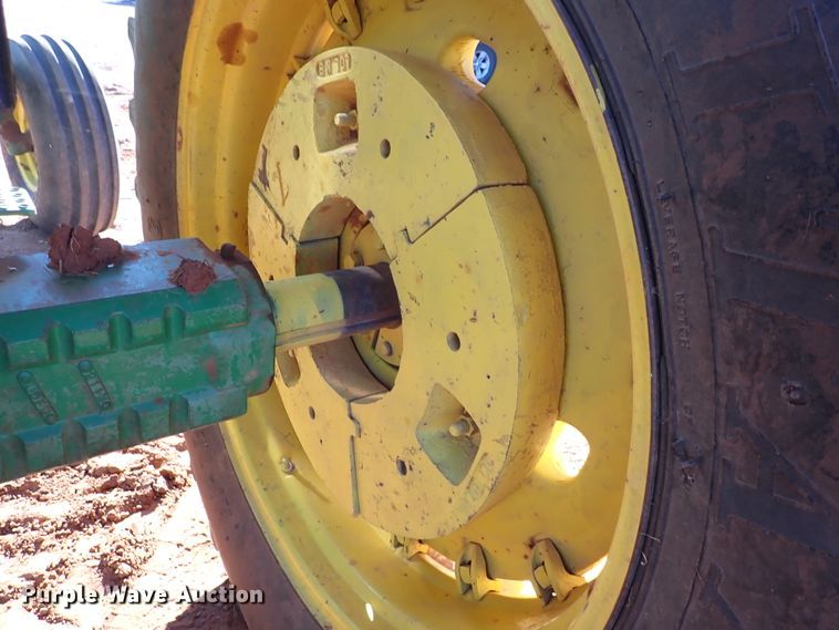 image for item DN0009 1981 John Deere 4440  tractor