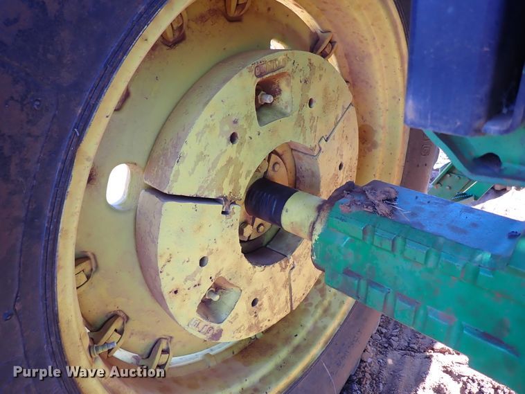 image for item DN0009 1981 John Deere 4440  tractor