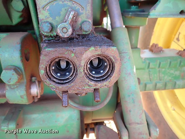 image for item DN0009 1981 John Deere 4440  tractor