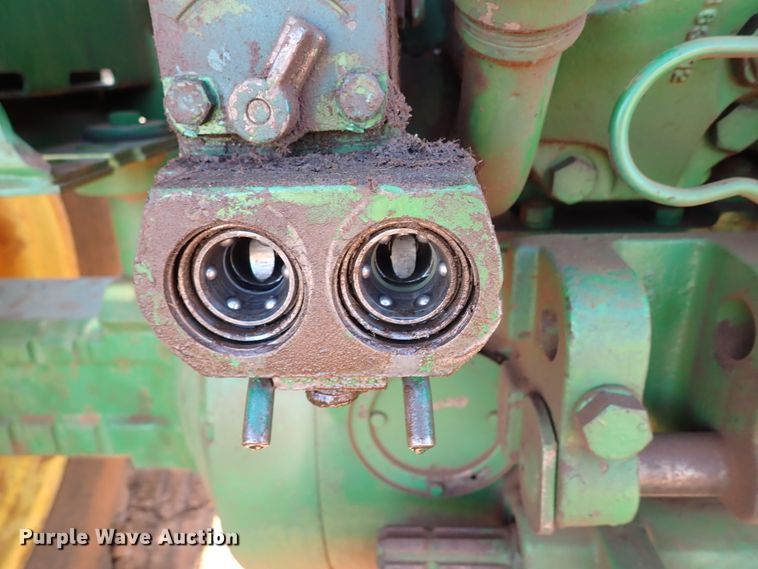 image for item DN0009 1981 John Deere 4440  tractor