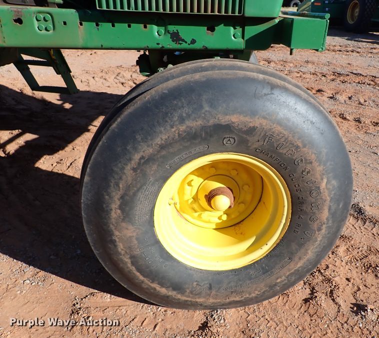 image for item DN0009 1981 John Deere 4440  tractor