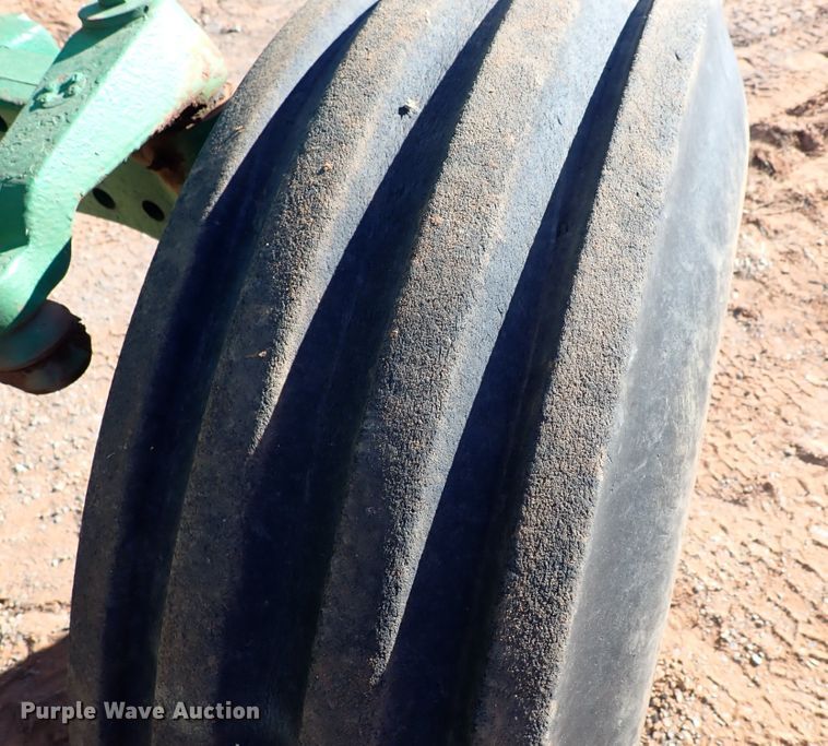 image for item DN0009 1981 John Deere 4440  tractor