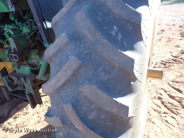 image for item DN0009 1981 John Deere 4440  tractor