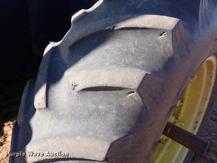 image for item DN0009 1981 John Deere 4440  tractor