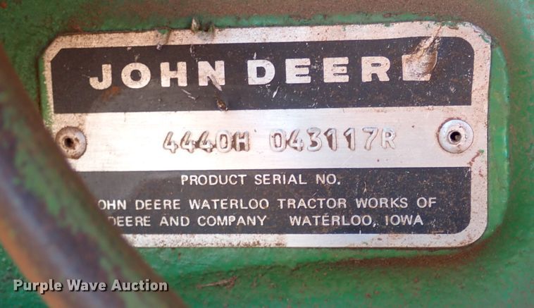 image for item DN0009 1981 John Deere 4440  tractor