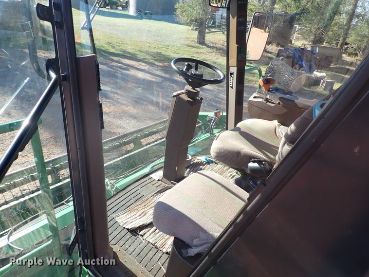 image for item DN0015 2006 John Deere 4895  windrower