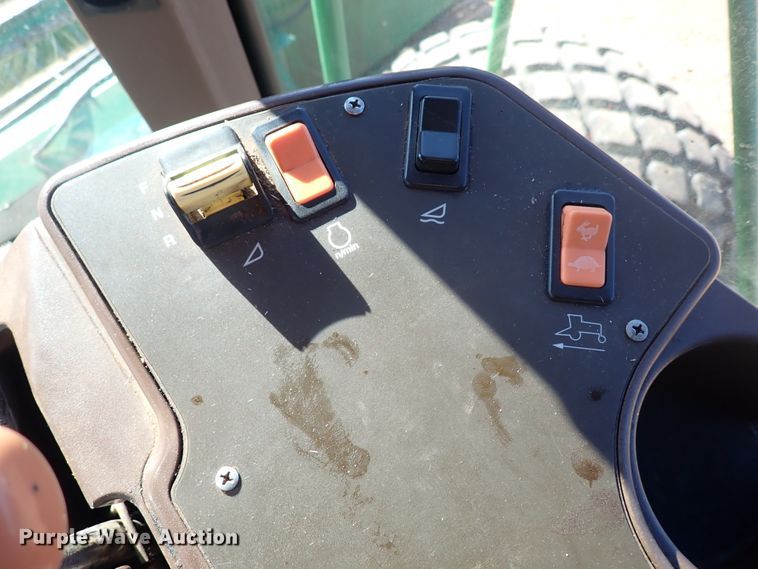 image for item DN0015 2006 John Deere 4895  windrower