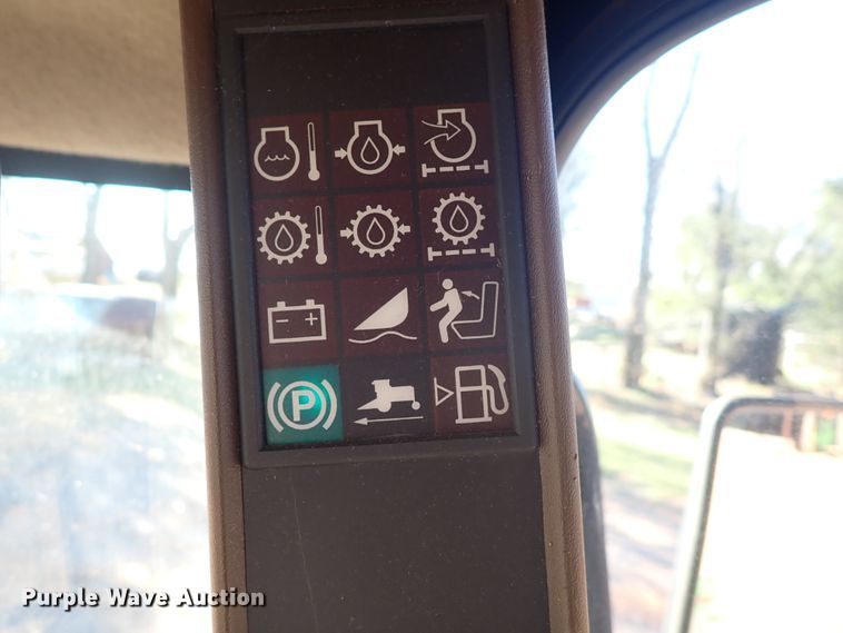 image for item DN0015 2006 John Deere 4895  windrower