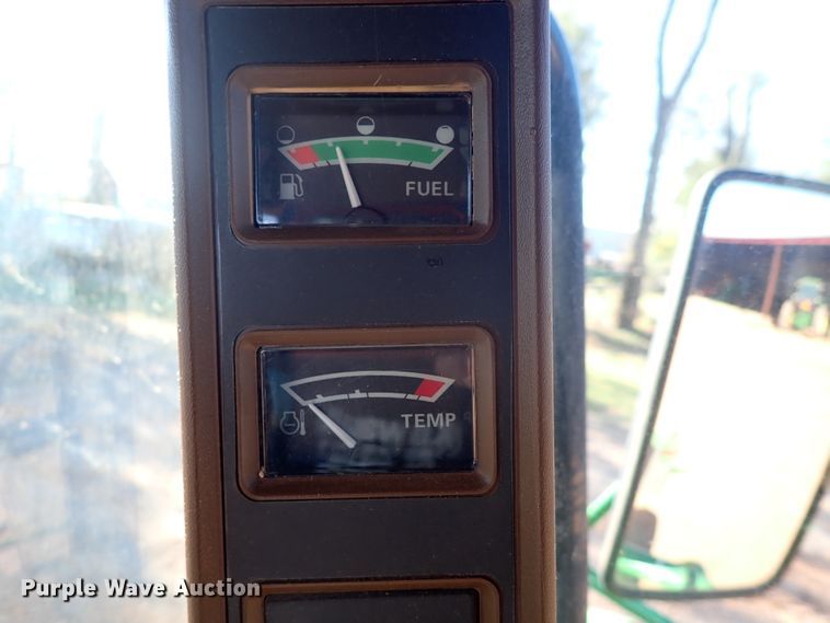 image for item DN0015 2006 John Deere 4895  windrower