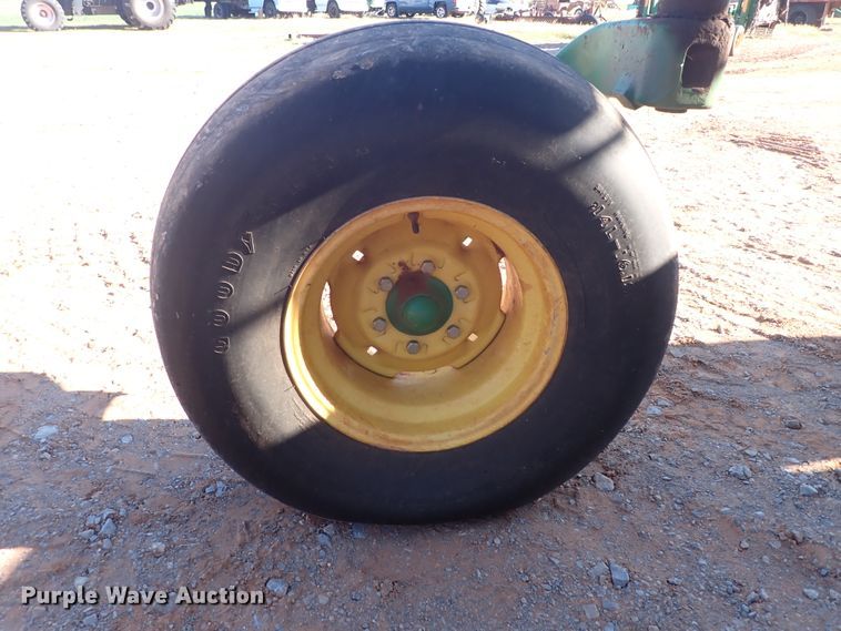 image for item DN0015 2006 John Deere 4895  windrower