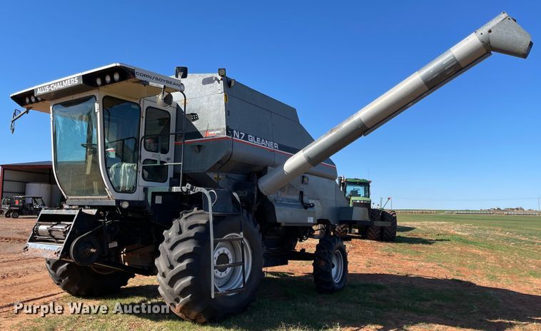 image for item DN0016 1985 Gleaner N7  combine