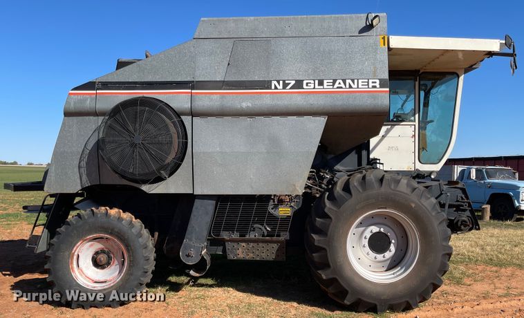 image for item DN0016 1985 Gleaner N7  combine