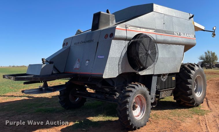 image for item DN0016 1985 Gleaner N7  combine