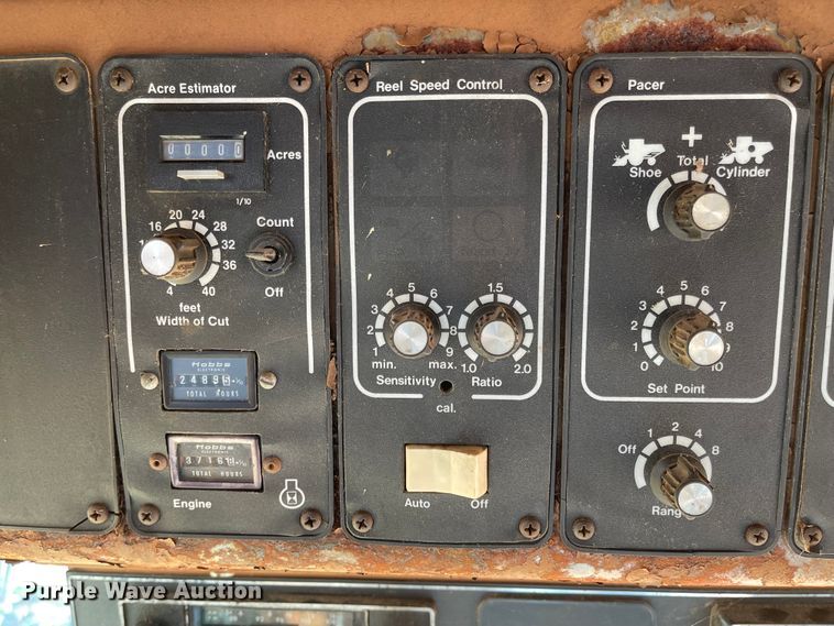 image for item DN0016 1985 Gleaner N7  combine