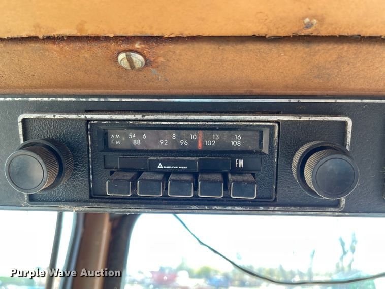 image for item DN0016 1985 Gleaner N7  combine