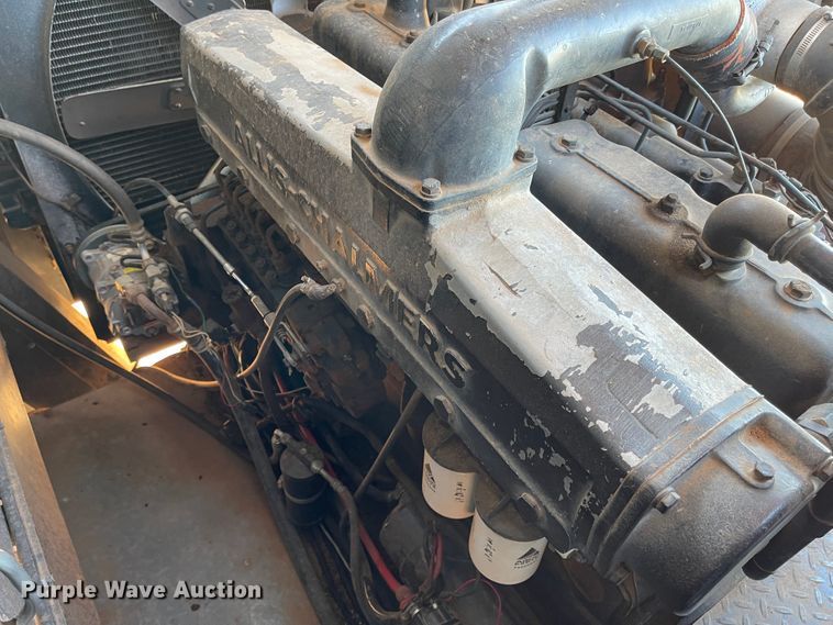 image for item DN0016 1985 Gleaner N7  combine