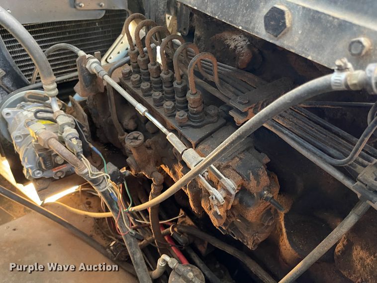 image for item DN0016 1985 Gleaner N7  combine