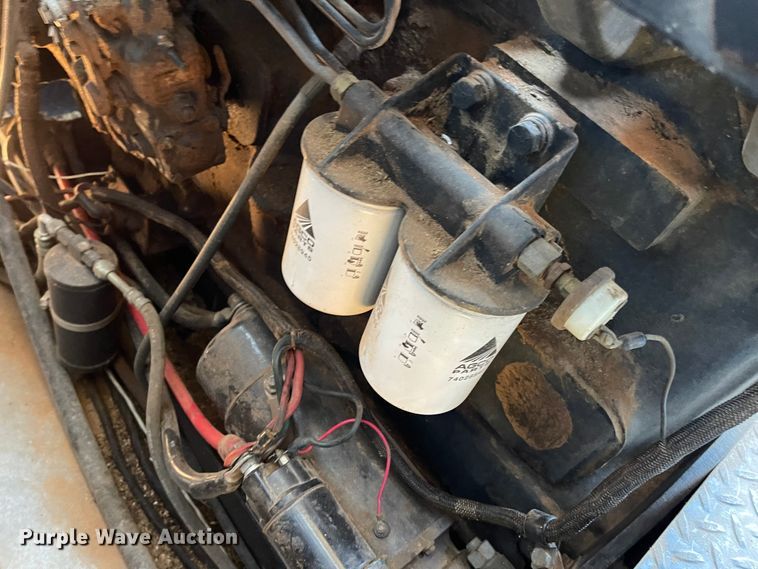 image for item DN0016 1985 Gleaner N7  combine