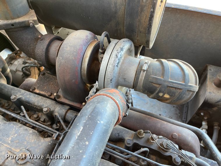 image for item DN0016 1985 Gleaner N7  combine