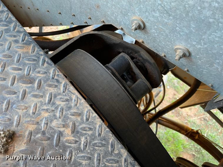 image for item DN0016 1985 Gleaner N7  combine