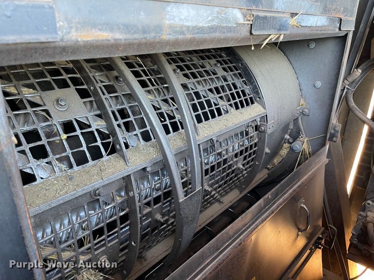 image for item DN0016 1985 Gleaner N7  combine