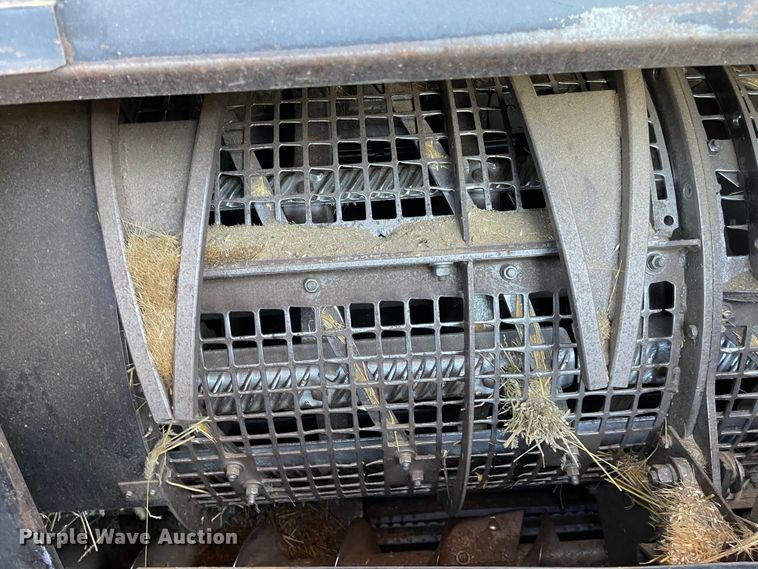 image for item DN0016 1985 Gleaner N7  combine