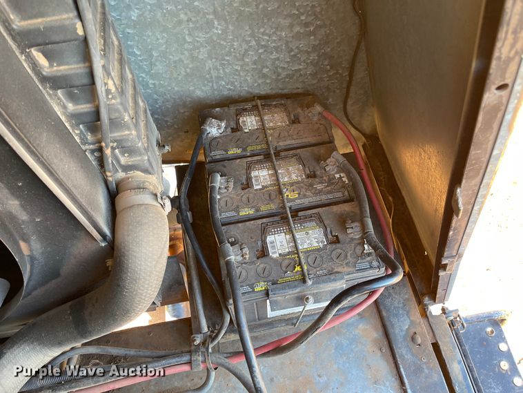 image for item DN0016 1985 Gleaner N7  combine