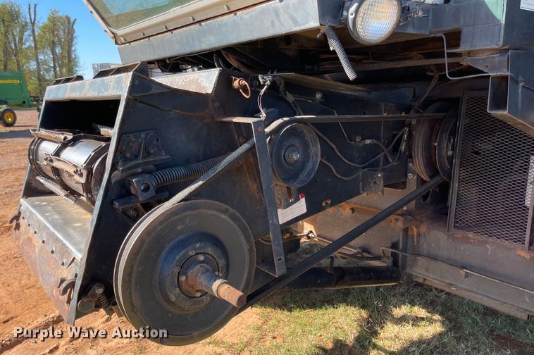 image for item DN0016 1985 Gleaner N7  combine