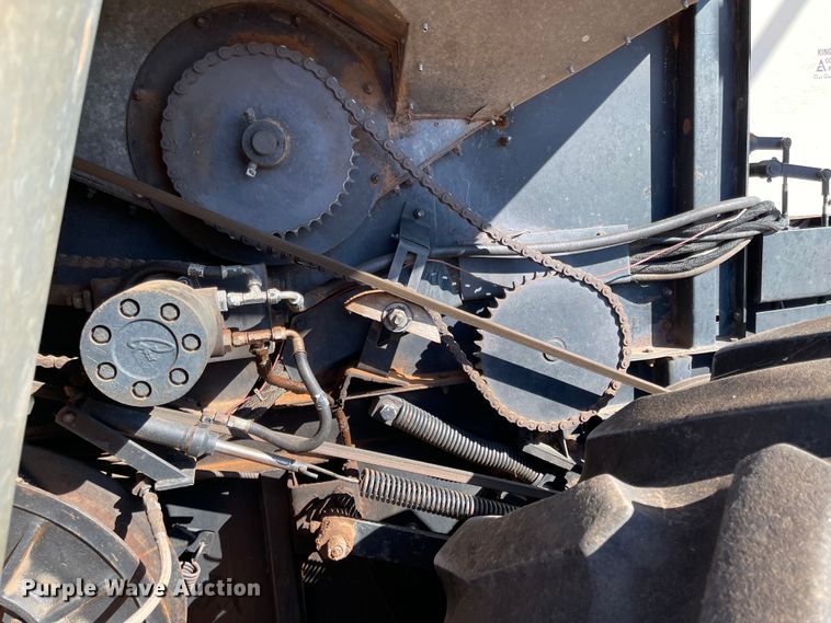 image for item DN0016 1985 Gleaner N7  combine