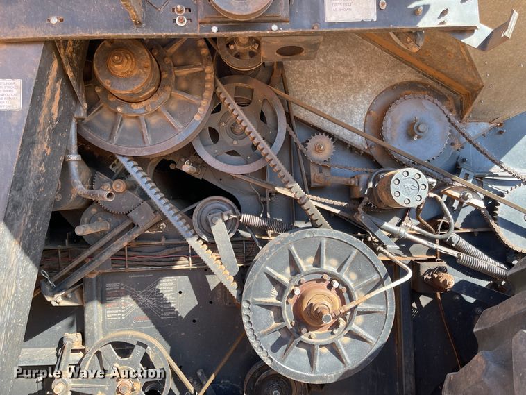 image for item DN0016 1985 Gleaner N7  combine